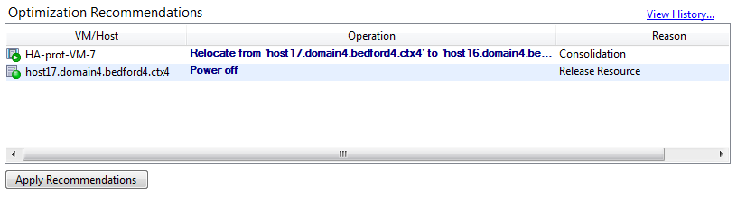  Esta ilustración muestra una captura de pantalla de la lista Recomendaciones de optimización, que aparece en la ficha WLB. La columna Operación muestra el cambio de comportamiento sugerido para esa recomendación de optimización. La columna Motivo muestra el propósito de la recomendación. Esta captura de pantalla muestra una recomendación de optimización para una máquina virtual, HA-Prot-VM-7 y un host, host17.domain4.bedford4.ctx4. 
